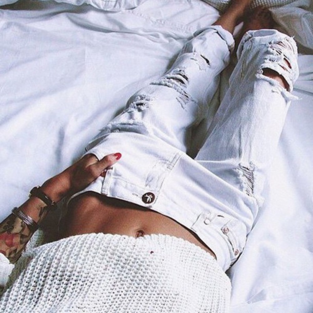 white ripped boyfriend ONE TEASPOON jeans!😫